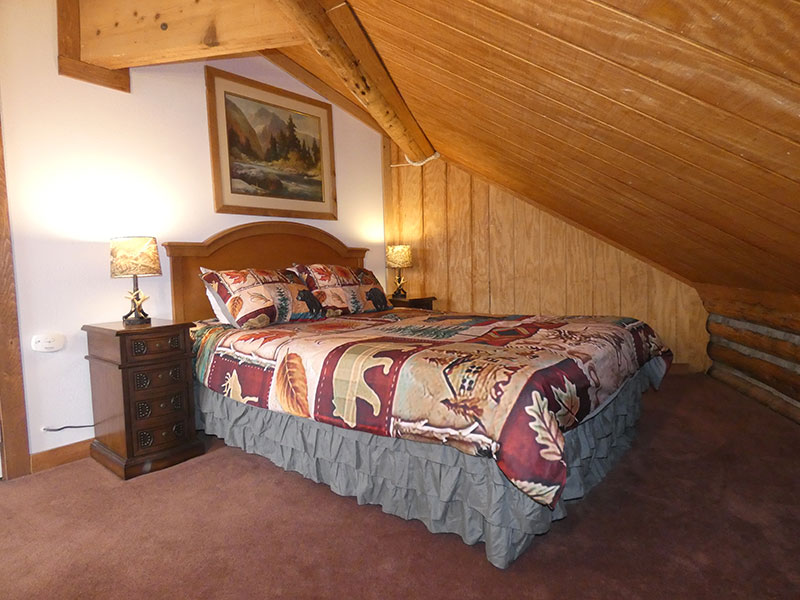 yellowstone-motel-one-bedroom-bed